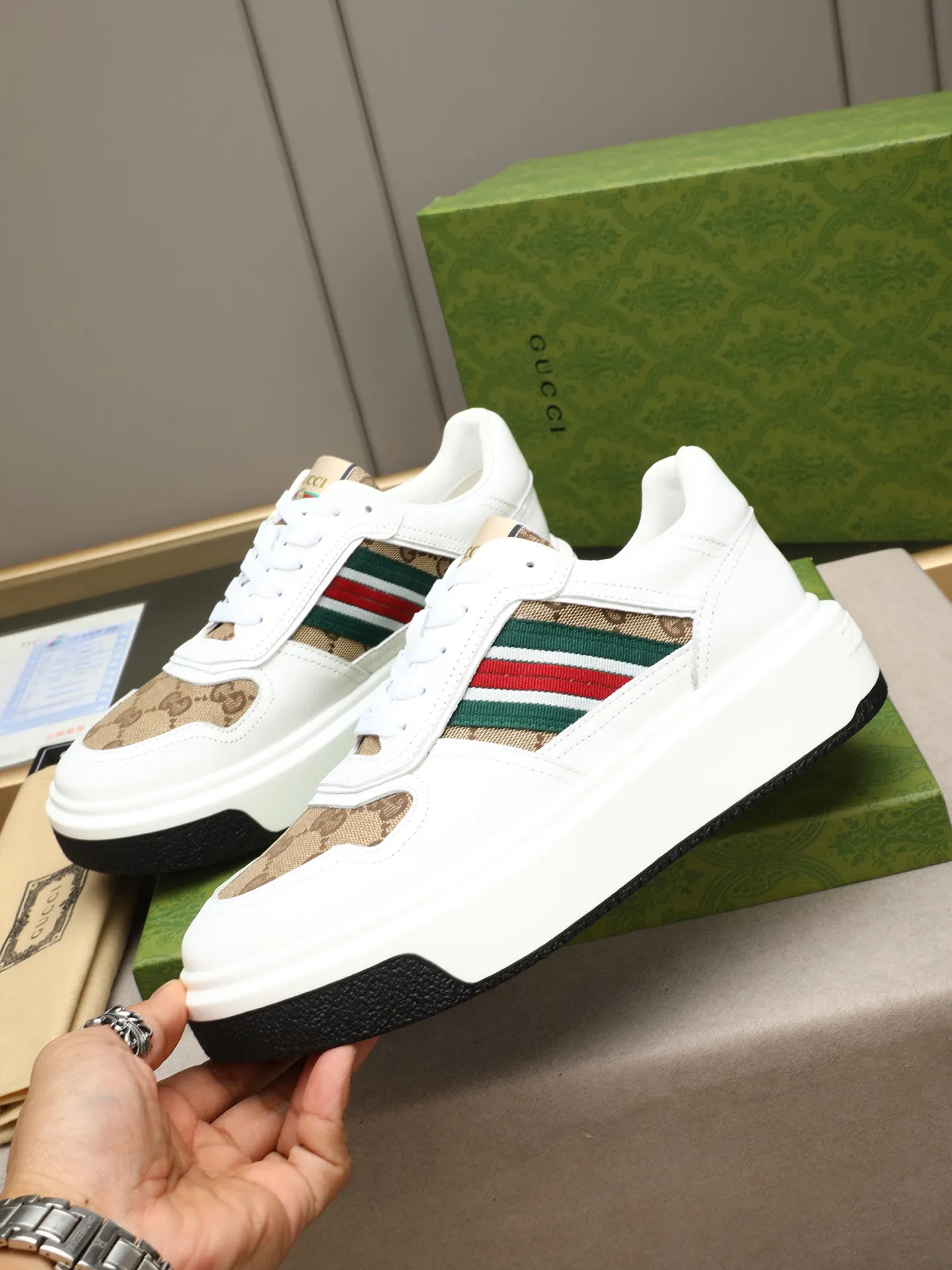 Men's shoes 💰480 New men's shoes GUCCI Fashion trend Made of first-layer calfskin ➕ washed sheep lining! The foot feels super comfortable and the workmanship is impeccable. Foam ultra-light outsole, size: 38-44 (45 customized) 3 colors to choose from!